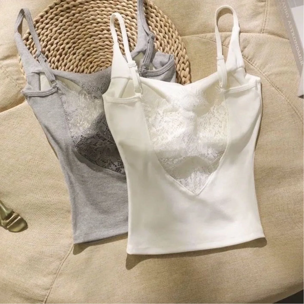 Sexy Spitzen-Crop-Top für Damen, Träger-Top mit Brustpolster, als Innen- und Außenbekleidung, schlankmachendes, kurzes Basic-Shirt mit schönem Rücken – Detail 4
