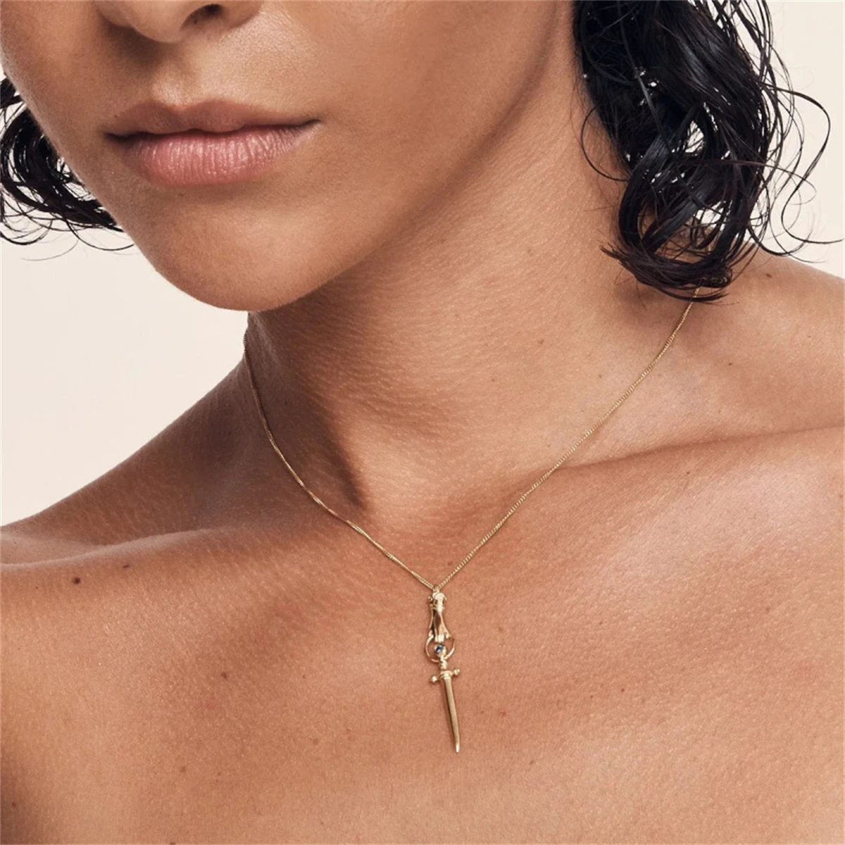 Shakeable Women's Sword and Dagger Pendant Justice Guardian Necklace Personalized Copper Plated True Gold Necklace