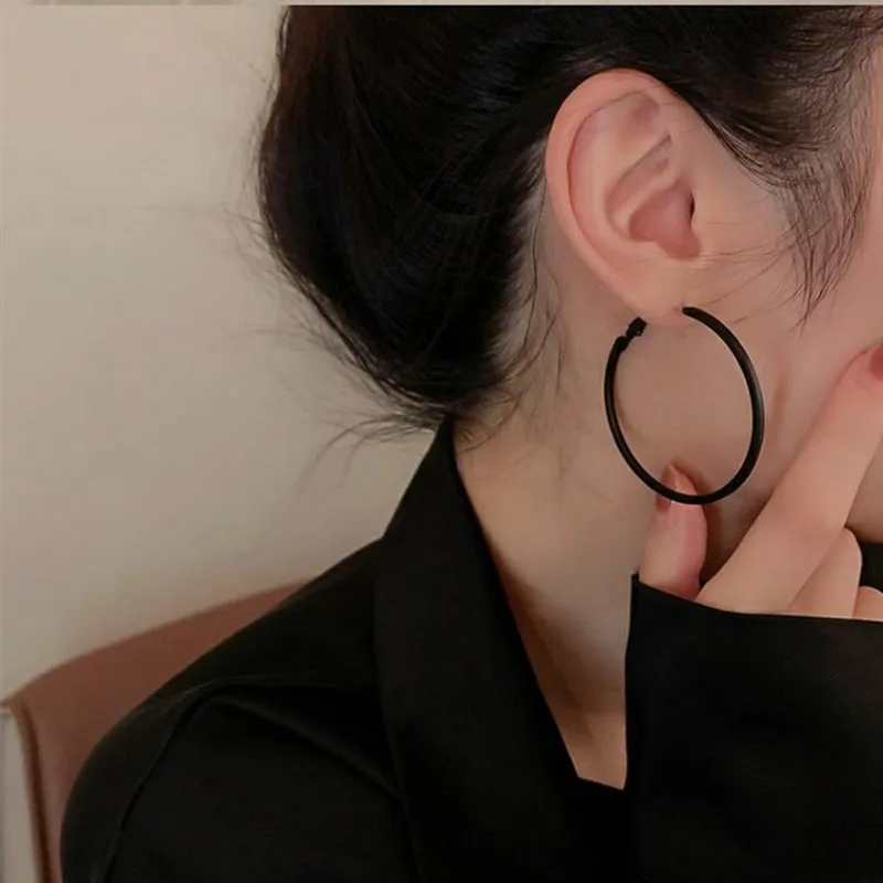 Women Black Hoop Earrings Geometric Circular Circles Jewelry for Ladies Vintage Round Earrings Baking Varnish Ear Decorations