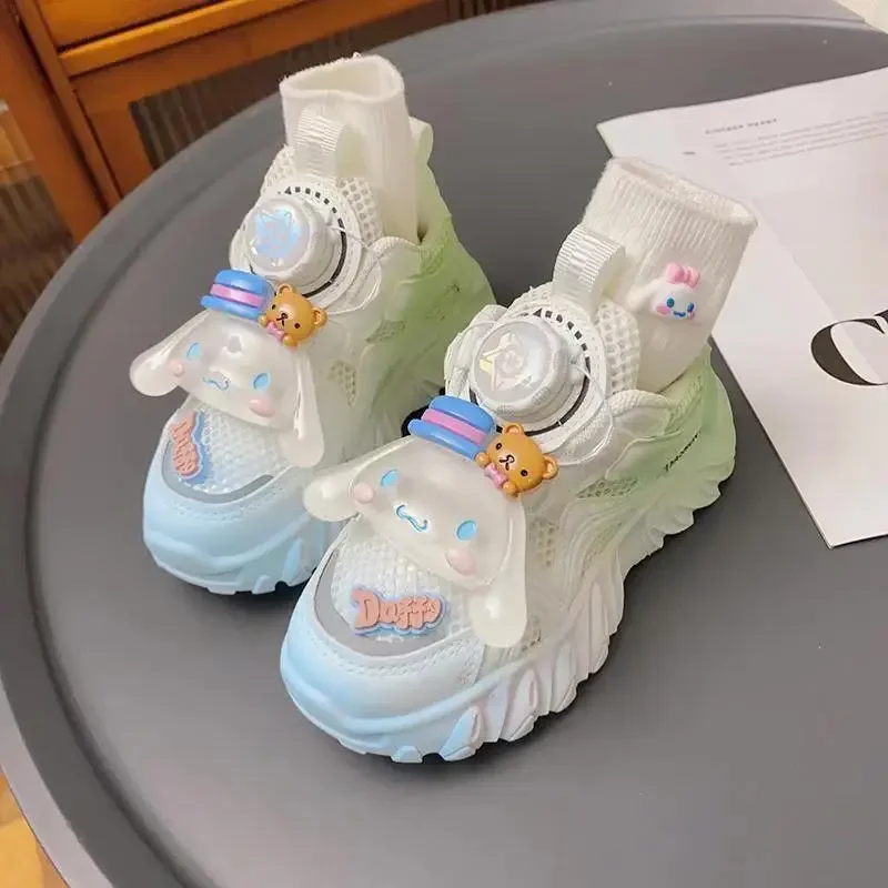 Scarpe sportive per bambini Sanrio nuove estive Scarpe da papà per cani alla cannella luminose dei cartoni animati per bambini grandi e scarpe da