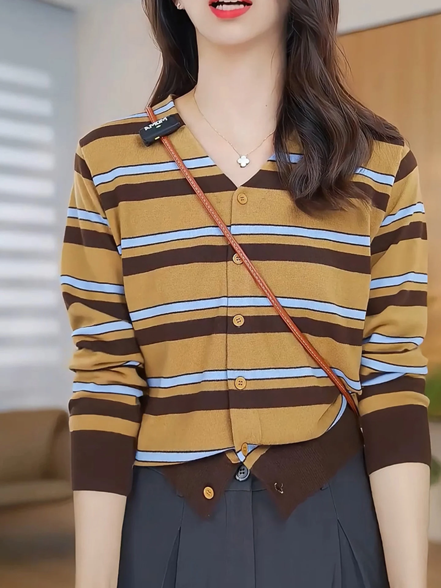 

Comfortable Knitted Long Sve Striped Base irt Korean Sle Vintage Cheered Open Cardigan Women's Camere Sweater