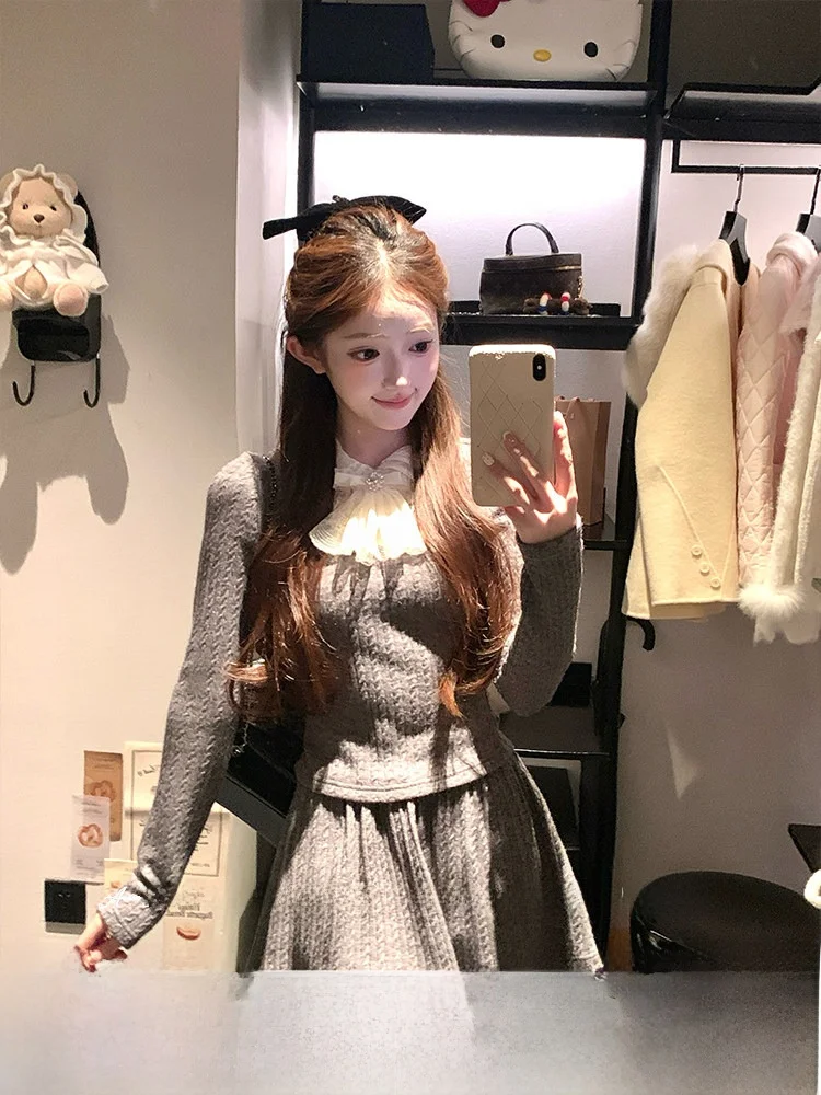 

Acaine Grey Fleece Short Knitted Half Skirt with Twisted Flower Design Women's Winter College Style Two-Piece Fashion Set