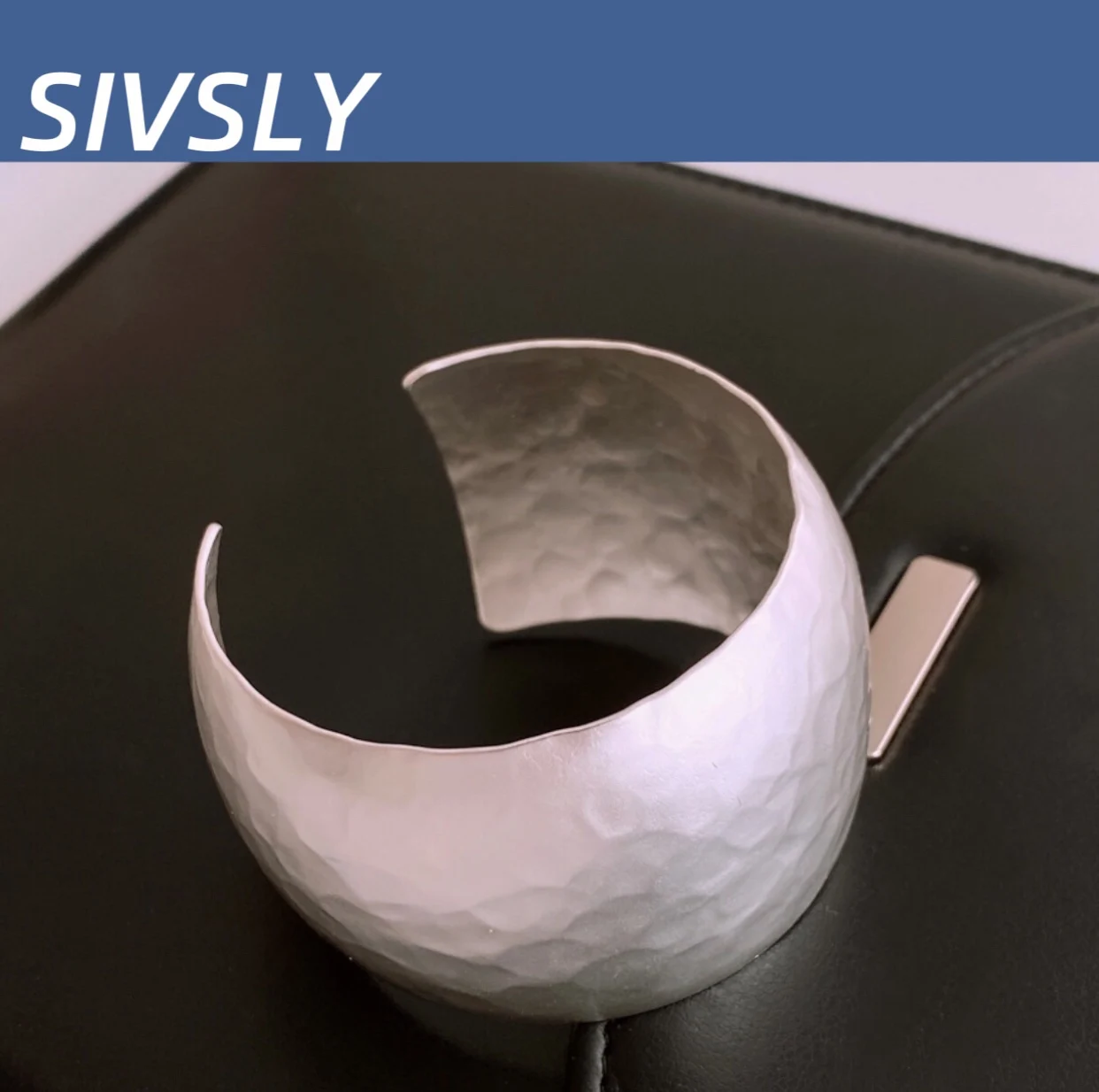 Coppia di vendite calde modello irregolare braccialetto con apertura a superficie larga braccialetto di fascia alta temperamento lussuoso versatile