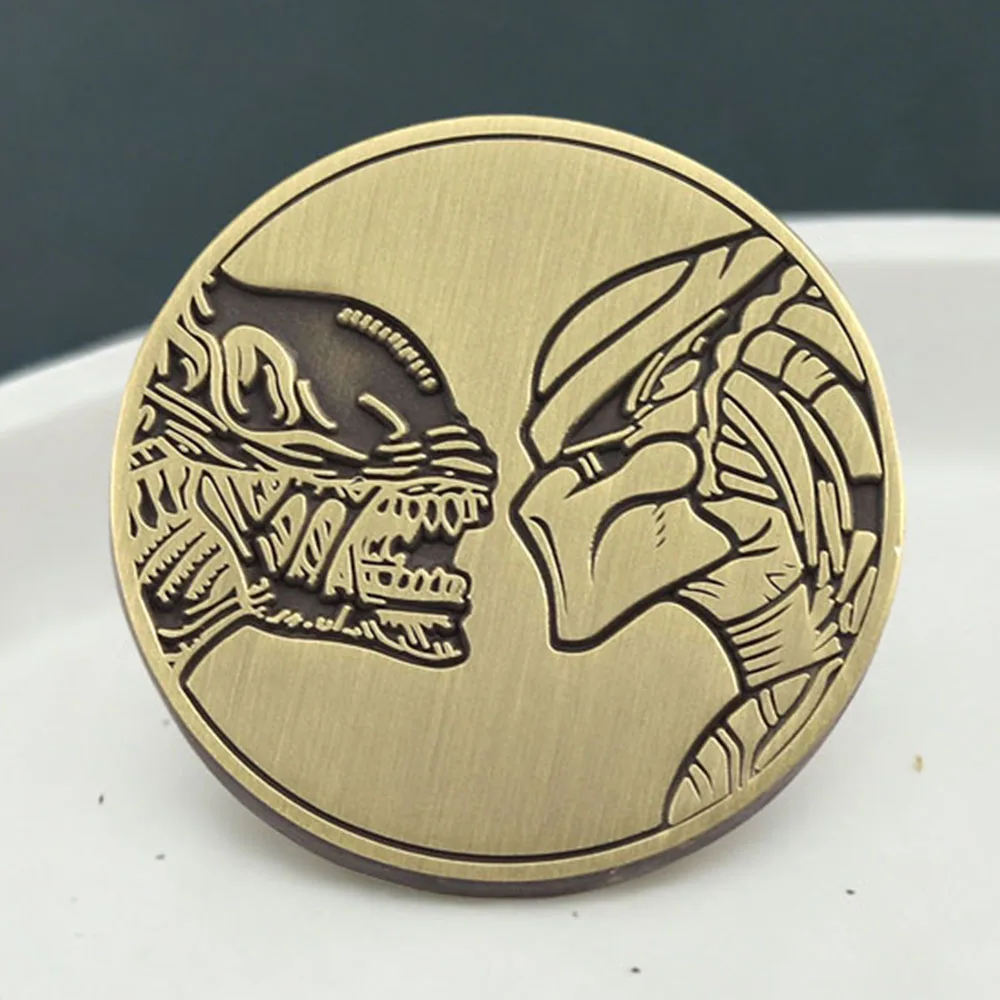 Alien VS Predator Emaille-Pin Action Sci-Fi Film Cover Inspiration Abzeichen Vintage Metall-Brosche Modeschmuck Geschenk für Freunde