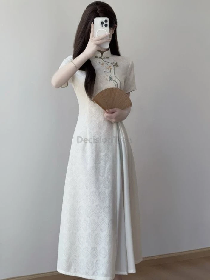 فستان ao dai qipao على الطراز الصيني الجديد لعام 2025 محسّن بمزاج لطيف للشباب الراقي فيتنام aodai عتيق بقصة ضيقة من تشيباو