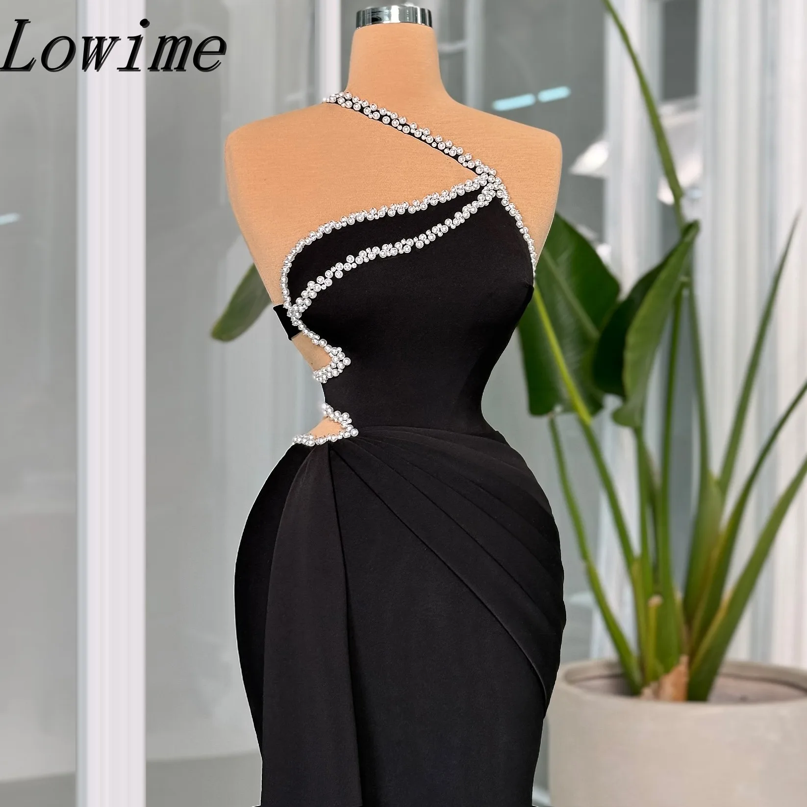 

Off-The-Shoulder Evening Gown with Slanted Shoulder Strap Pearl Fishtail Skirt Customizable for Special Occasions