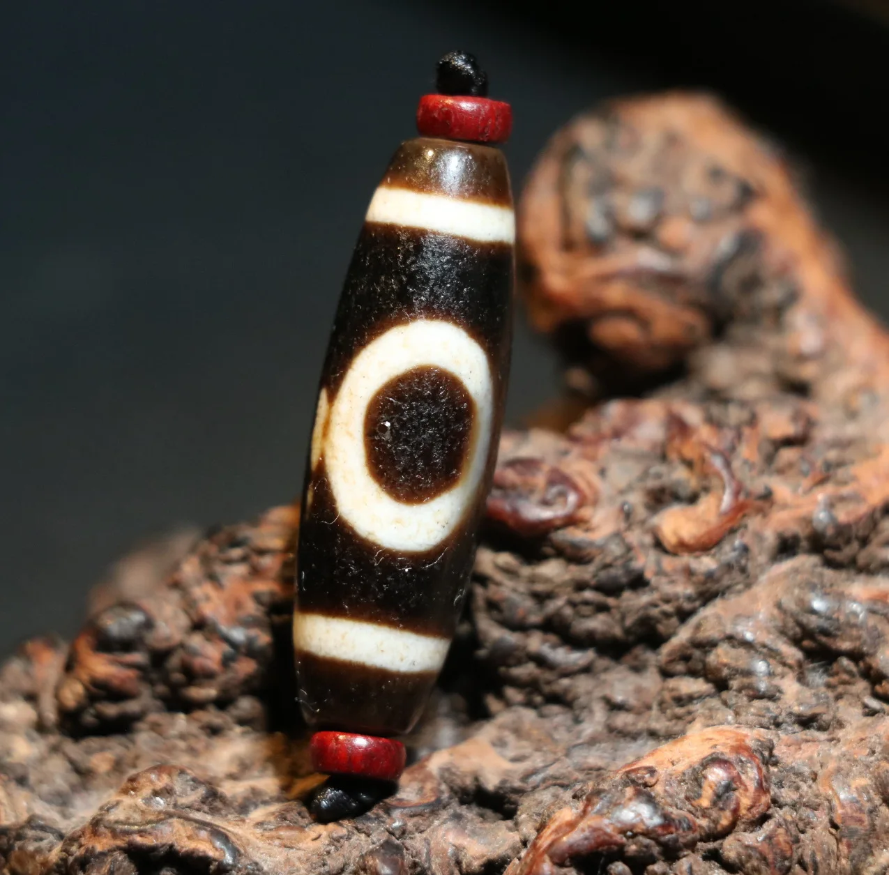 A Magic Power Energy Tibetan Old Agate 1 Eye Lean on Mountain dZi Bead Amulet Fit For Bracelet Talisman Timestown