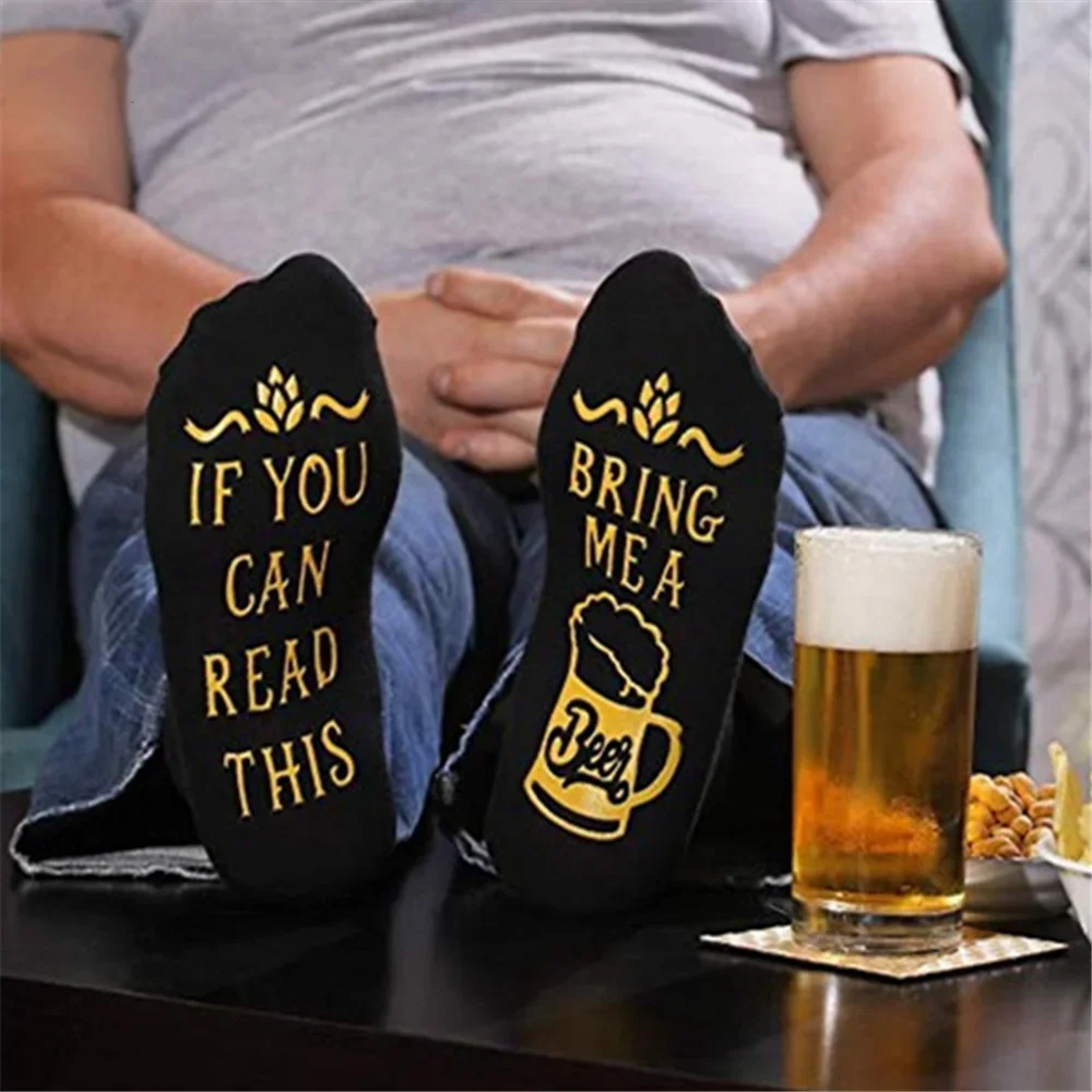 Mężczyźni Śmieszne If You Can Read This Bring Me A Beer Pattern Novelty Art Christmas Gift Humor Words Socks Hipster Rock Punk Club Sox