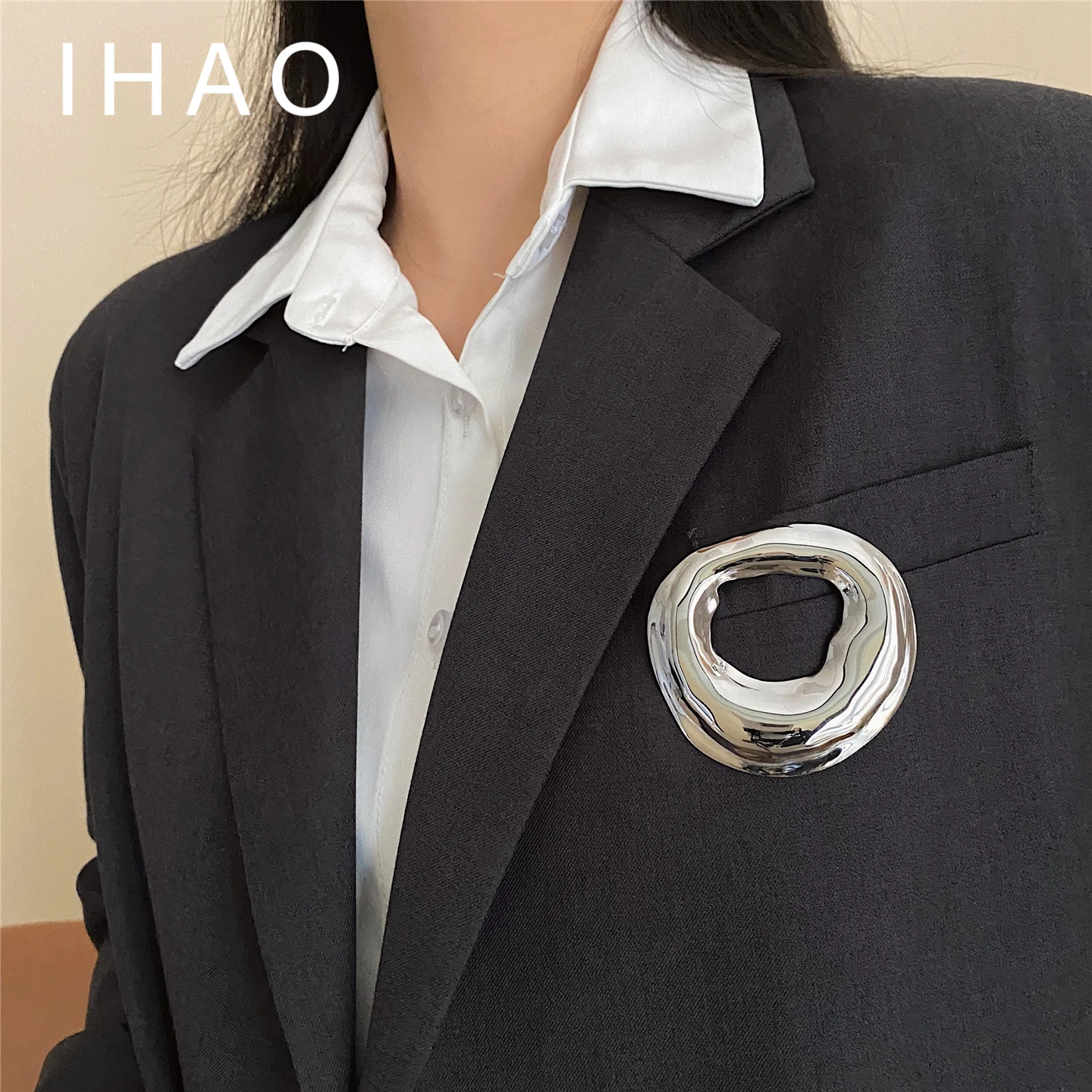 broche-de-metal-geometrico-minimalista-e-moderno-com-design-parisiense-estilo-frio-e-personalidade-acessorio-de-moda-feminina