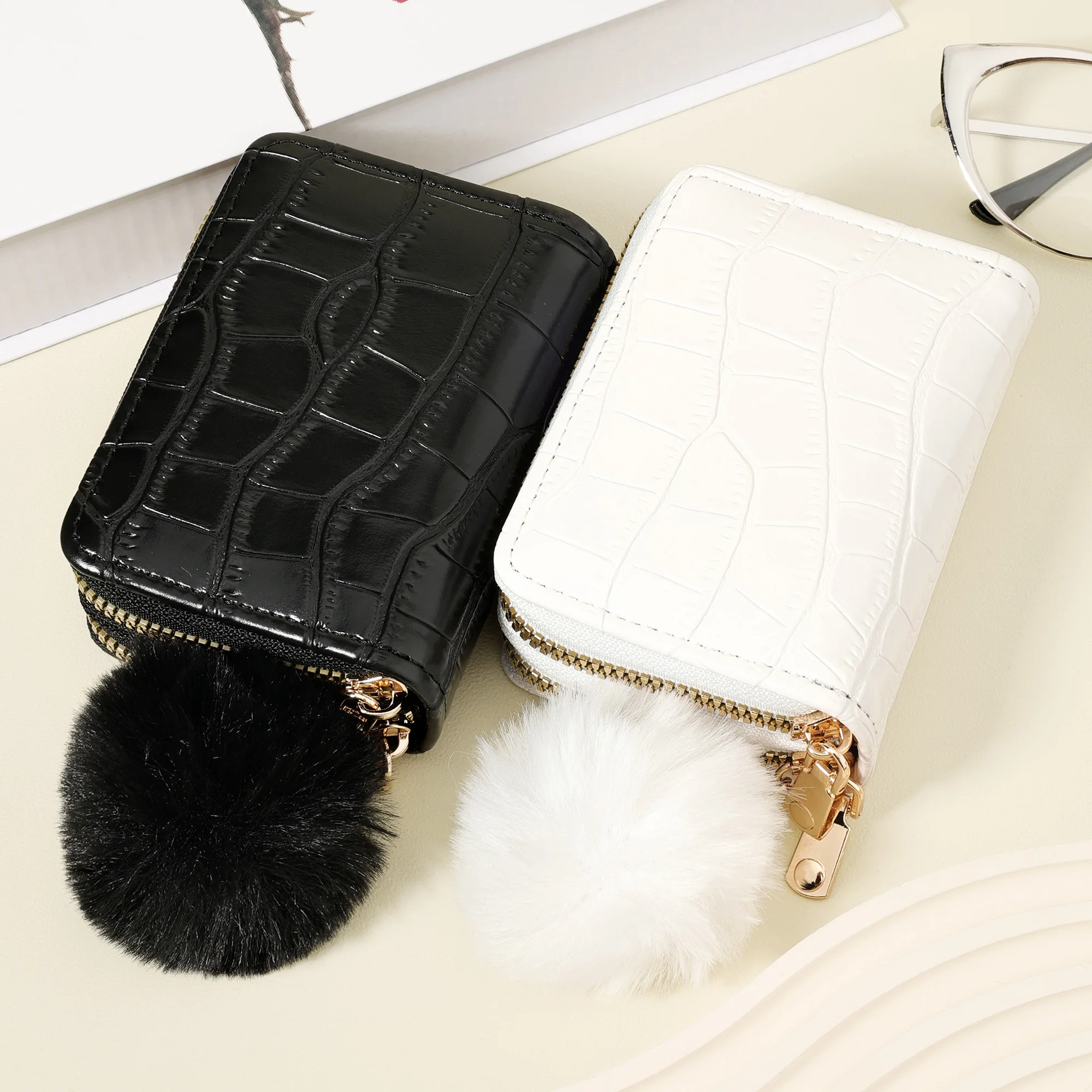 حامل بطاقات رفيع للغاية، خفيف الوزن، نقدي محمول، بطاقة الهوية، بطاقة الائتمان، محفظة جيب للعملات المعدنية، مزين بوم بوم رقيق، F