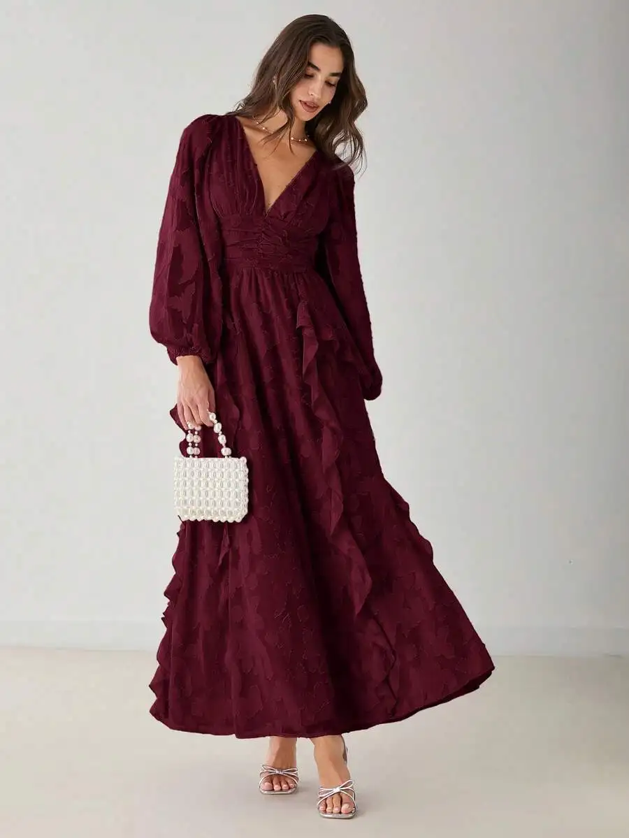 

Бордовое макси-платье с V-образным вырезом, длинными рукавами, драпировкой и оборками по подолу