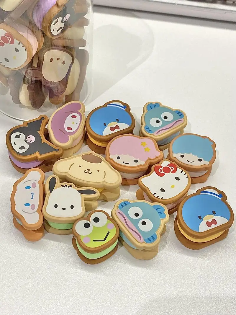 Sanrio Familie Sandwich Kekse Süßigkeiten Granulat Trend Blind Box Tischdekoration Spielzeug Peripheres Minispielzeug