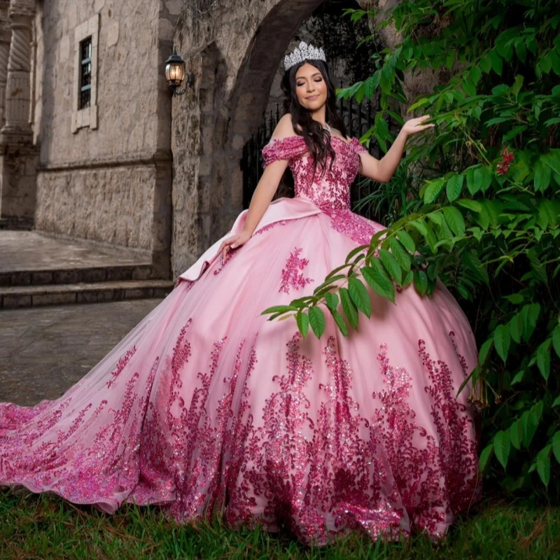 

Pink Shiny Ball Gown Quinceanera Dresses Off The Shoulder Sequin Applique Lace Beading Crystal Bow Tull Party Birthday Sweet 16