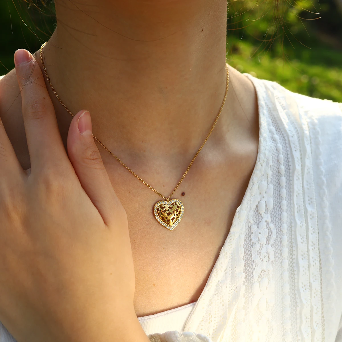 WILD & FREE Edelstahl Hohlherz Anhänger Halsketten für Frauen trend ige exquisite 18 Karat vergoldeten wasserdichten Schmuck