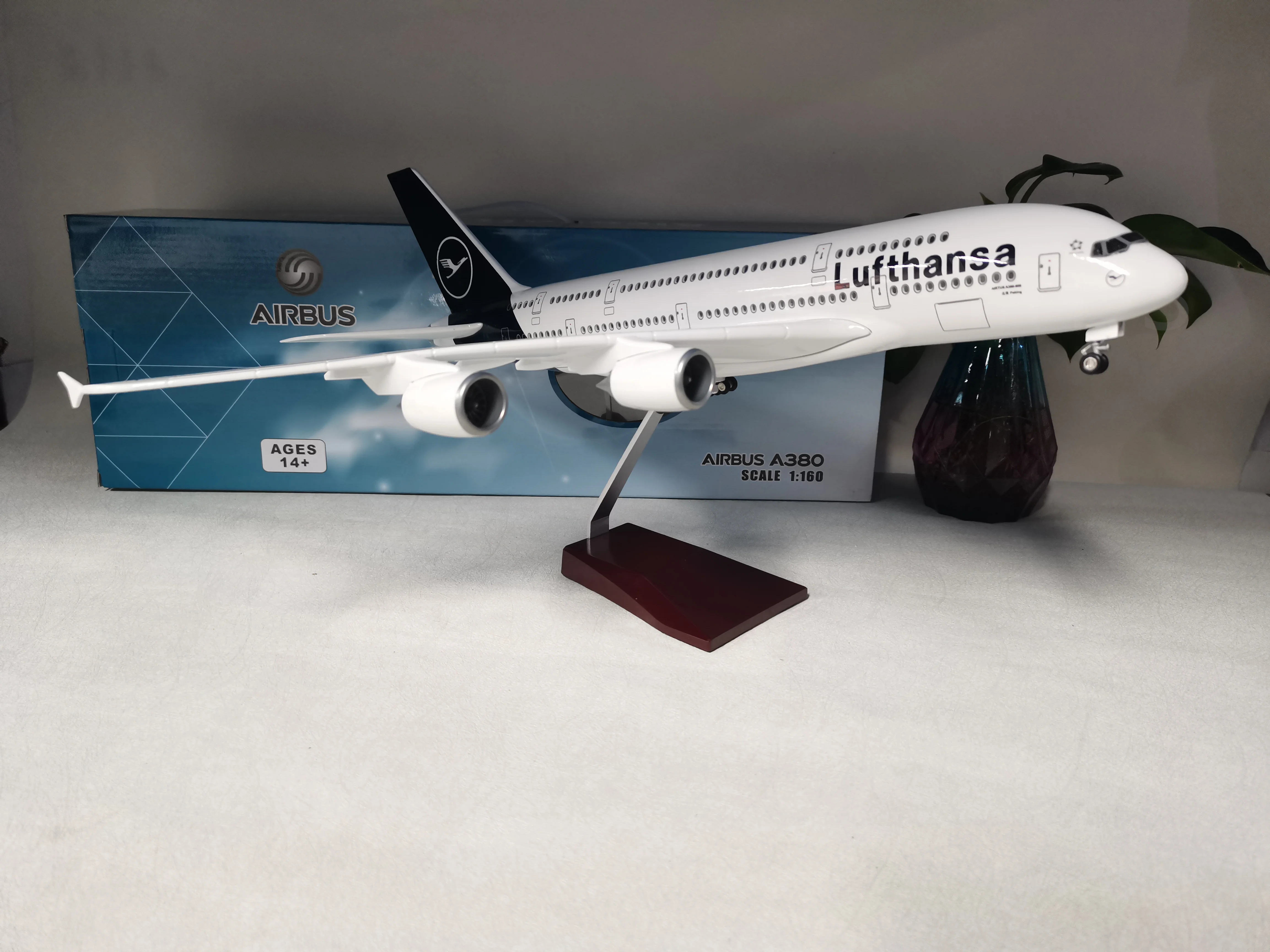 

New 1:160 Scale Large Model Airplane Lufthansa 380 Plane Models Diecast Airplanes with LED Light for Collection or Gift Room Dec