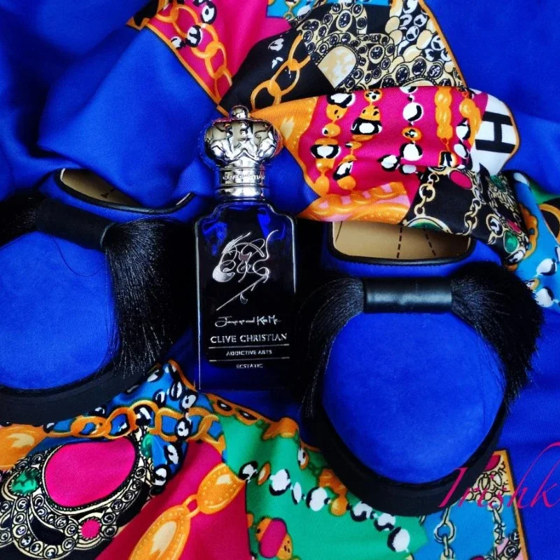 عطر أو دي برفوم للجنسين مع أناقة رومانسية منعشة ويدوم طويلاً، مثالية للارتداء اليومي وتاريخ السهرة والهدايا