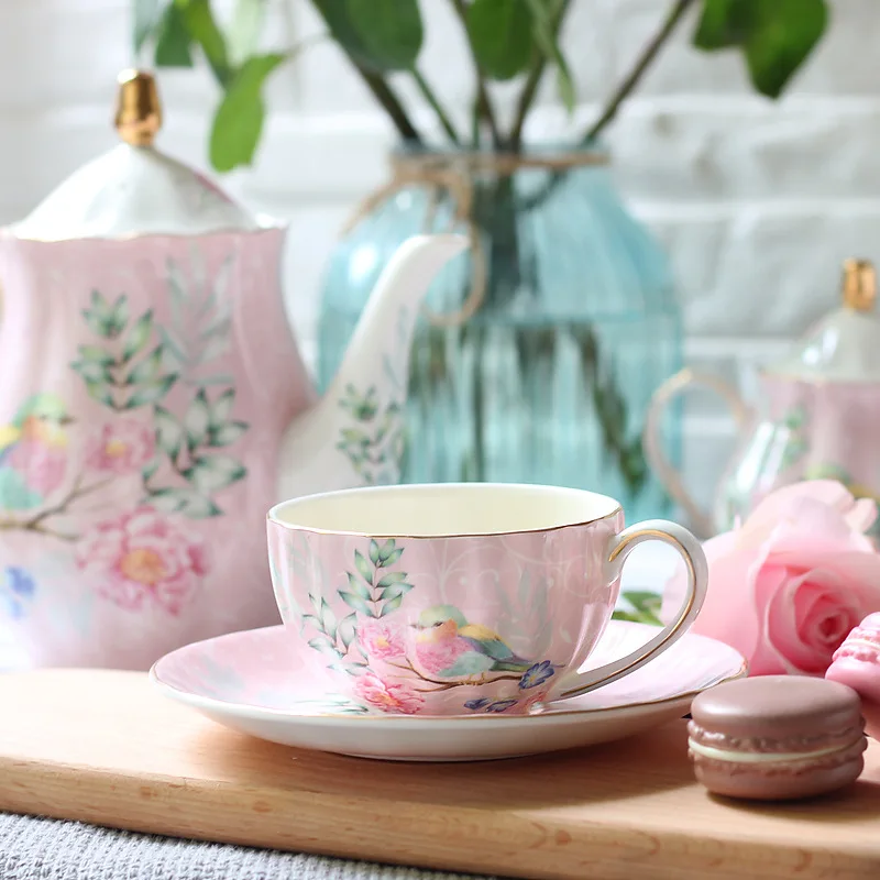 British Porcelain Coffee Cup and Dish Set High end Ceramic Afternoon Tea Mug European Retro Painted Flowers and Birds Cafe Cup