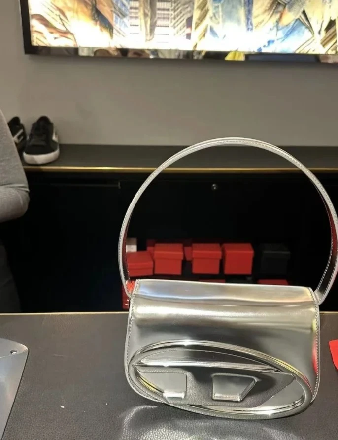 Metallic Silver Mirror Finish Mini Top Handle Saddle Bag 3D Embossed Oval Logo Flap Shoulder Crossbody Handbag Y2K Party Small Purse For Women