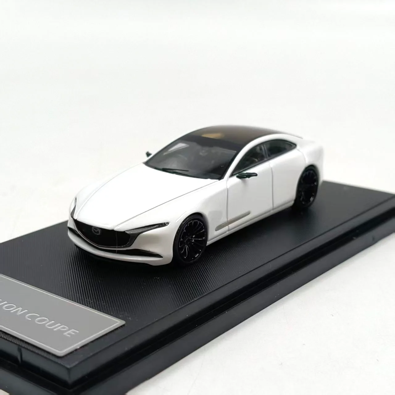 Mazda Vision Coupé Modellauto 1:64 - usage example