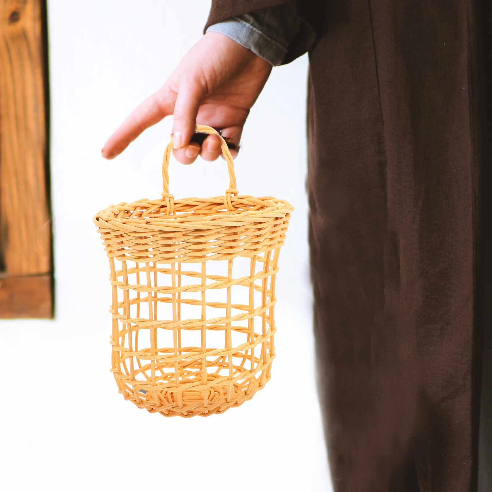 

Rattan Woven Basket Decorative Hanging Kitchen Fruit Storage White Vine Balcony Flower Container H held Home Office Garden Party
