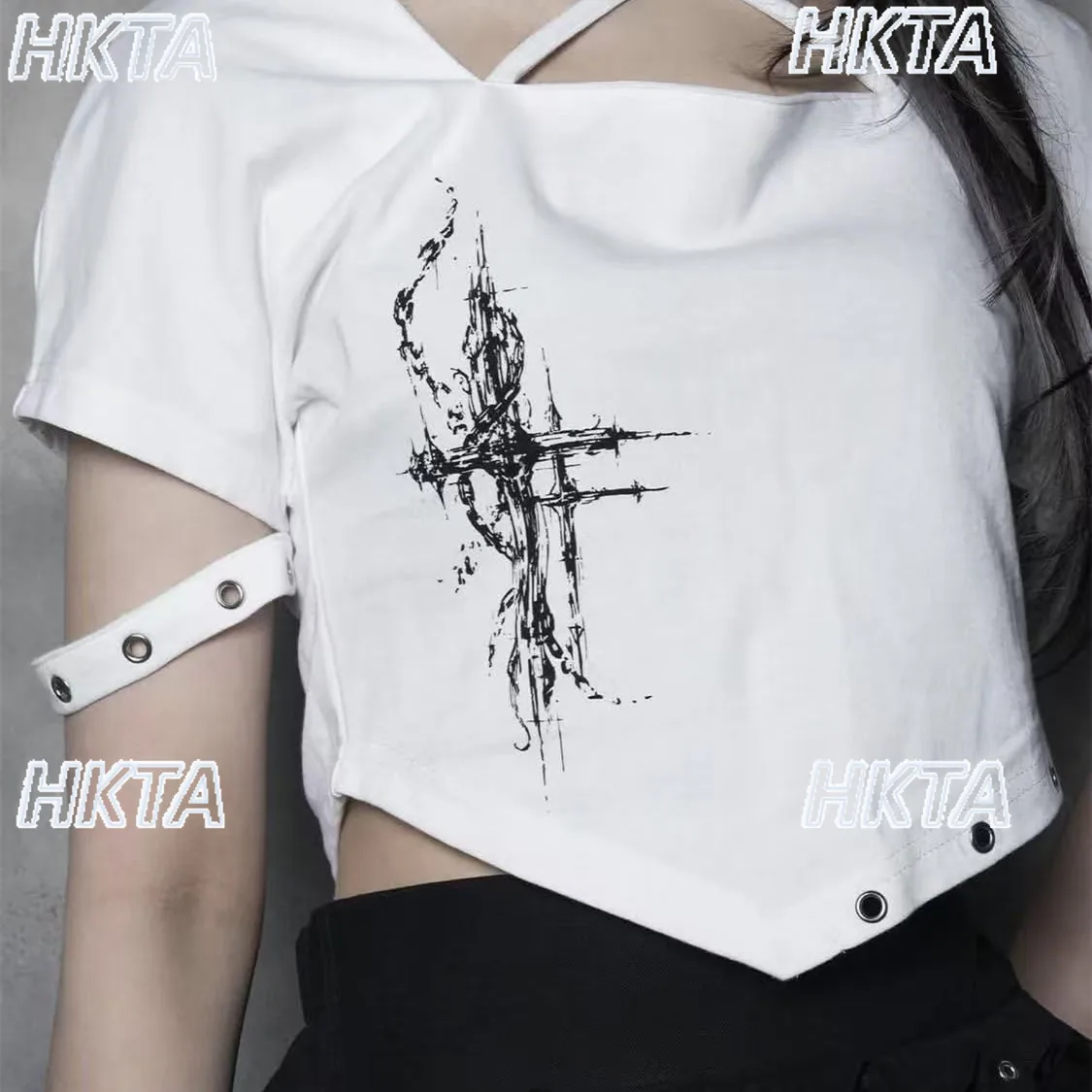 

Женская футболка Y2K с принтом, темными заклепками, ремешками, перекрестной шнуровкой, асимметричным подолом, в стиле субкультуры, крутая черная футболка-топ