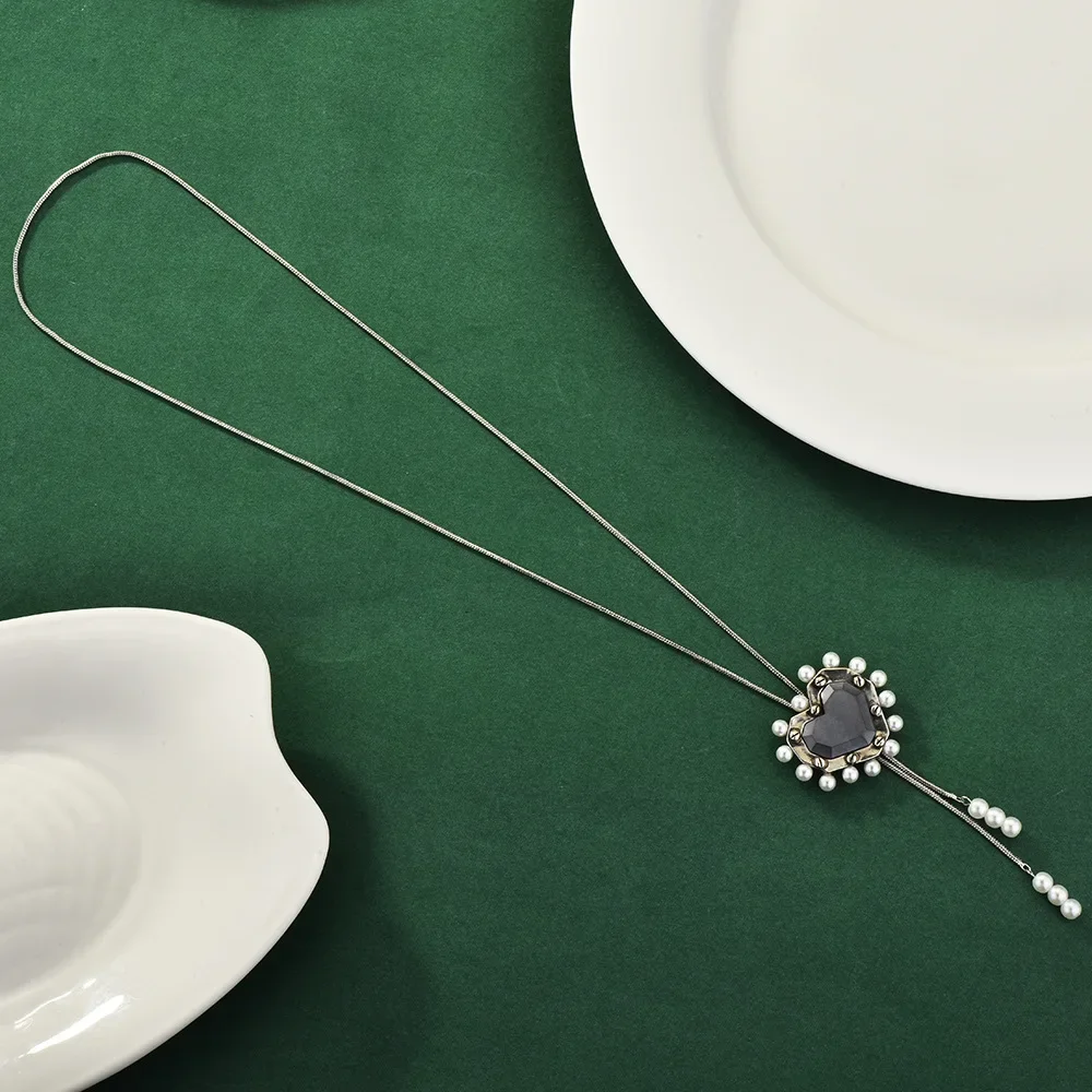 

2025 Love Patchwork Grey Diamond Cement Heart-Sealing Necklace for Men and Women