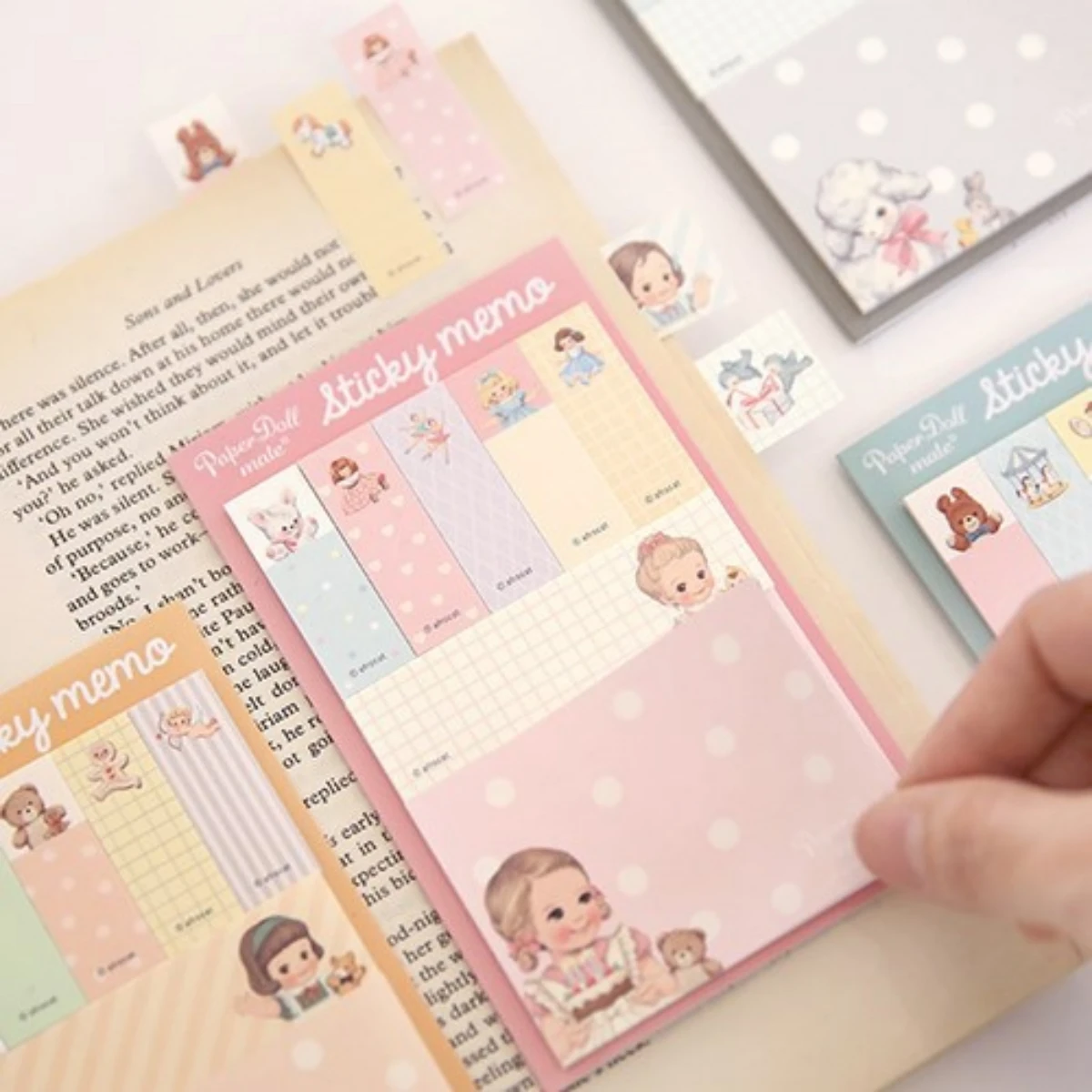 140 pages/set Cute British Girl Sticky Notes Memo Sheet Pad Planner Sticker To Do List Office Decor Memo Sheets Sticker Marker