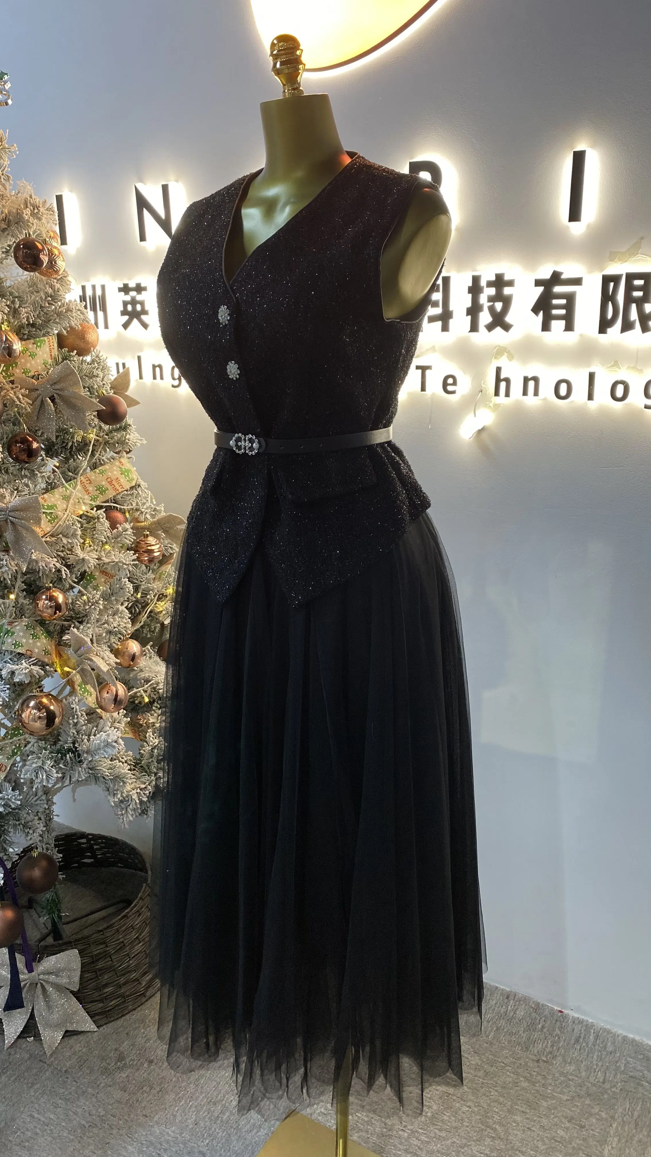 Custom high-quality sleeveless U-neck contrast chiffon pleated maxi dress-GZXX129