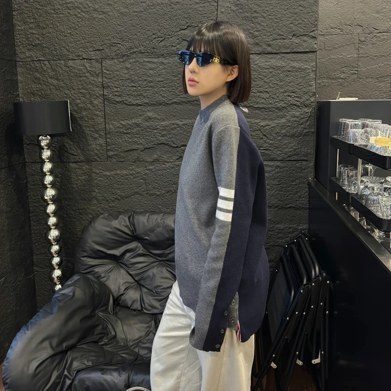 

Autumn 2025 High-End Spliced Color Blo Striped Long Sve Knitted Sweater ex Base Layer Trendy European Sle Light Lu...