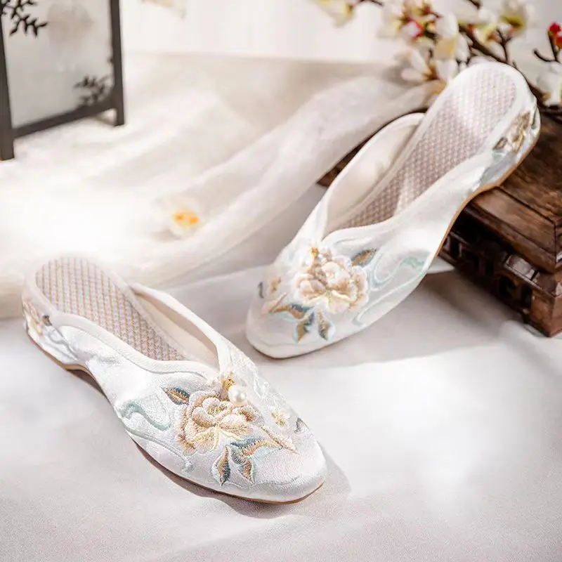 Spring Summer Women\'s style Baotou Half Slippers Ethnic Style Pointed Silk Satin Embroidered Home Cloth Slippers Casual Slippers