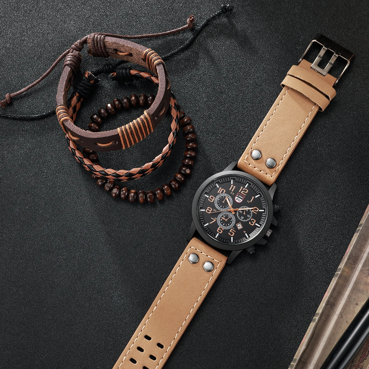 Sin caja de regalo Reloj clásico para hombre con cinturón de cuero de tres ojos, calendario, pulsera de cuero con cuerda de cuentas, 4 piezas