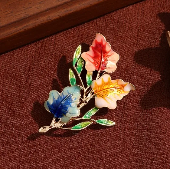 Imitation enamel colored leaf brooch, fashionable retro high-end clothing accessories, chest flower brooch, anti glare
