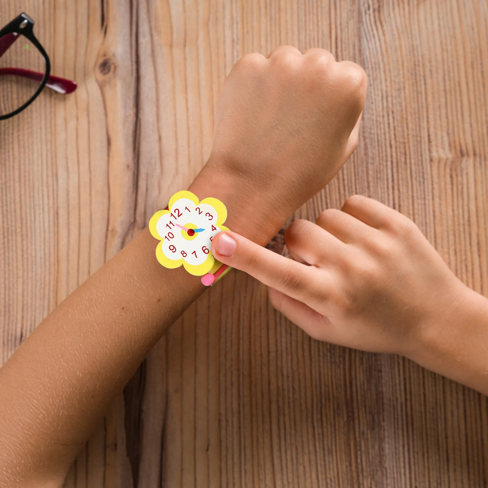 

3PCS Wood Kids Cartoon Ristwatches Wood Wristwatches Simulation Toy Wristwatches Long Service Life Practical Style