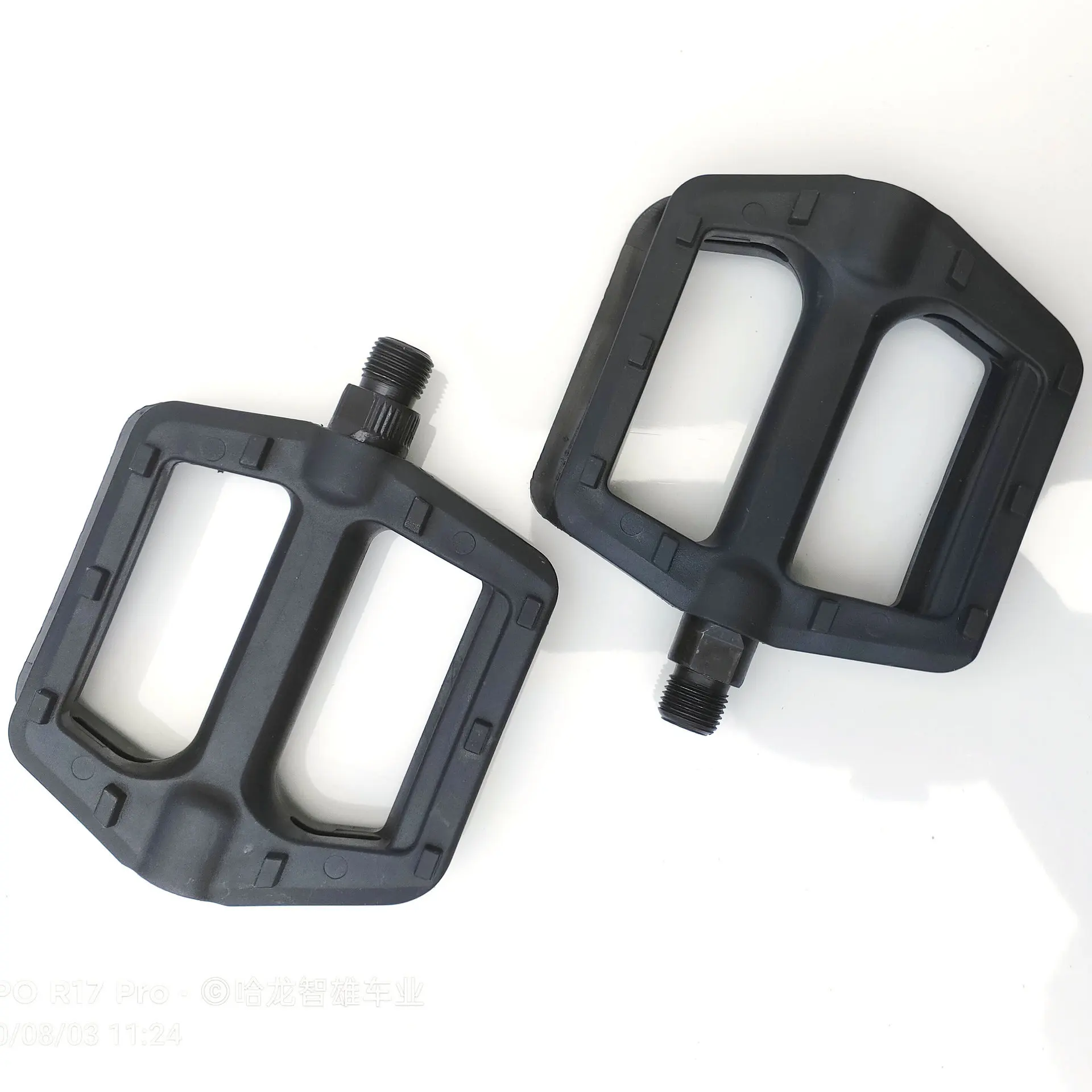 AliExpress NONE 1 Pair Road Bicycle Pedal Non Slip DU Bearing Bike Pedal Light Weight Cycling Platform Classic Pedal Cycling Accessories