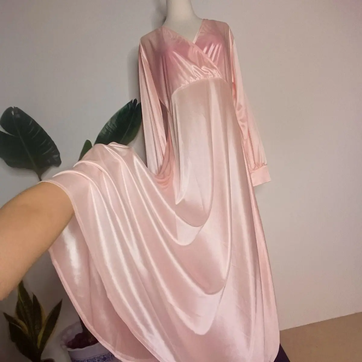 Glänzendes sexy Damen-Satin-langes Kleid mit langen Ärmeln, lockeres Nachtkleid, Übergröße, Schlafmantel