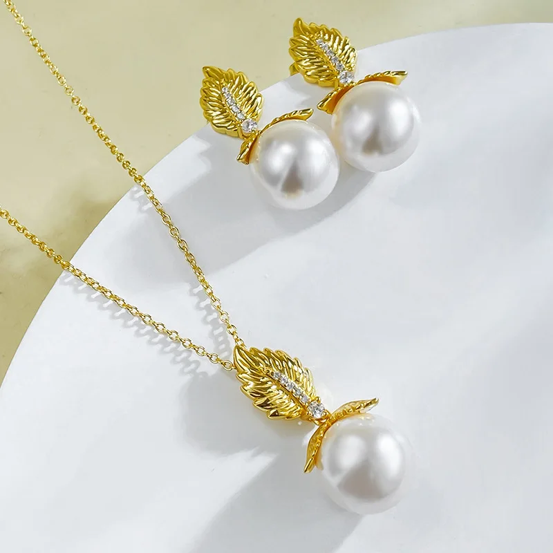 Small and Versatile New S925 Silver Plated French Romantic Gold Leaf 12mm Pearl Pendant New Middle Ages Necklace for Women