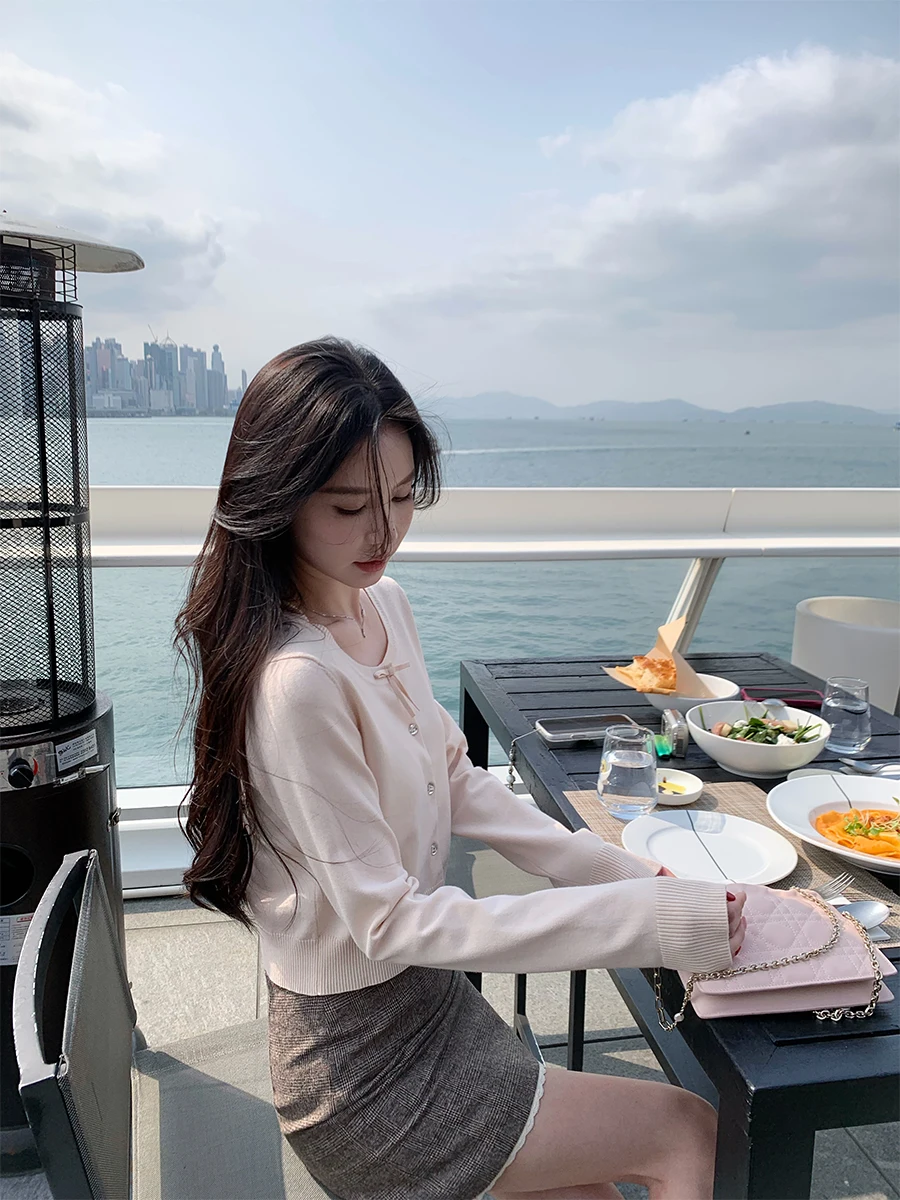 

Lazy Zoe Briti Diamond Button Knitted Sweater Ruffle Plaid Skirt round Ne ort Pure Color Open Cardigan Women's Fas...