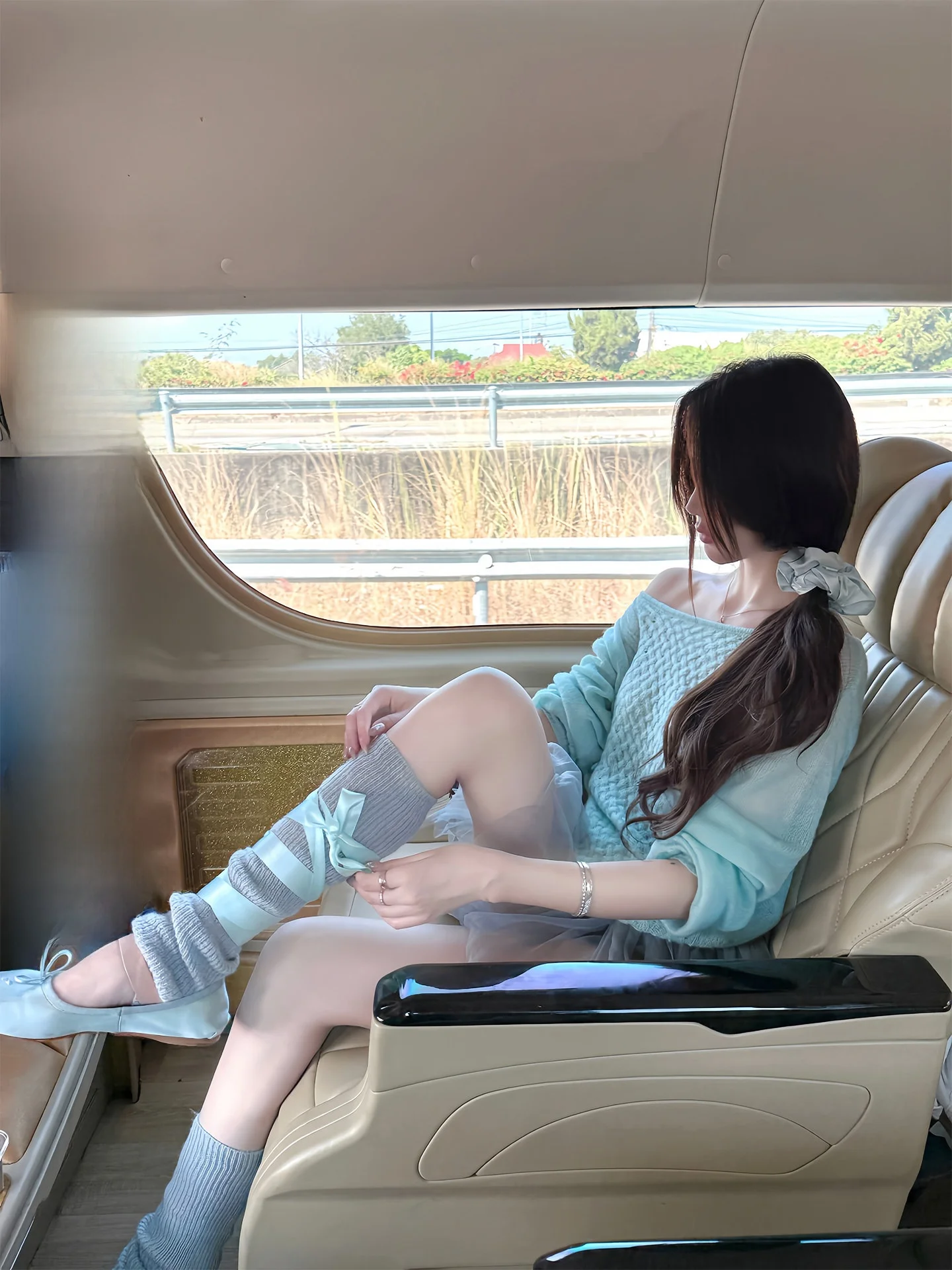 

Spring Girl Soft Loose Fit Lightweight Knitted Sweater Women's round Ne Camere Wool Blend Comfortable Breathable Top