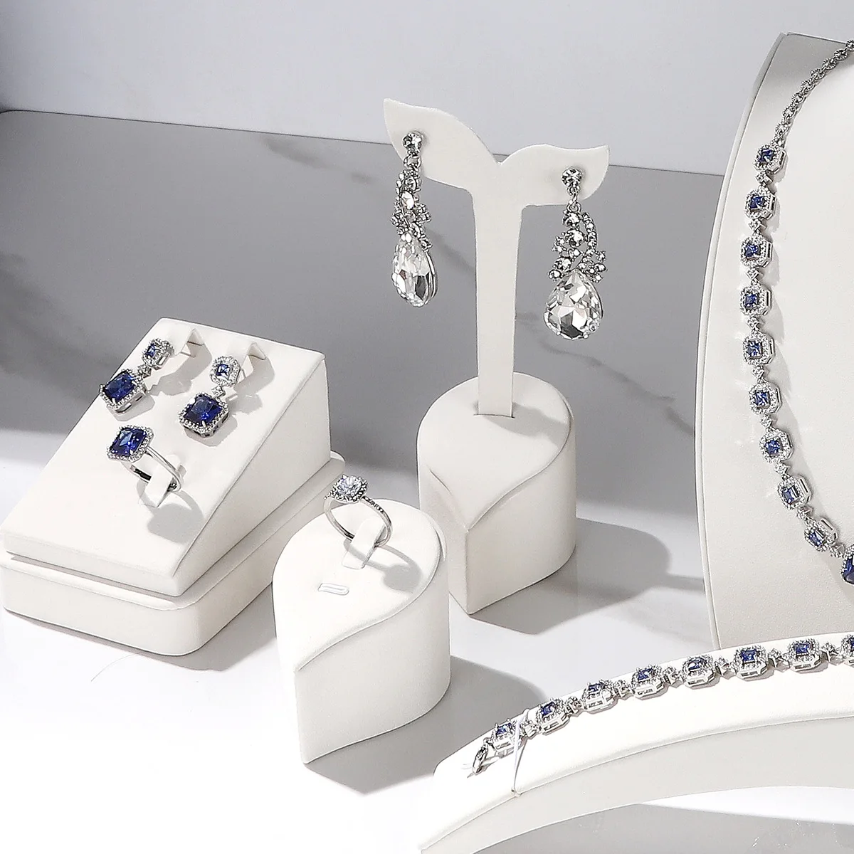 1 Pcs Portrait Necklace Display Pendant Organizer Ring Earring Necklace Jewelry Display Stand Window Display Exhibitor