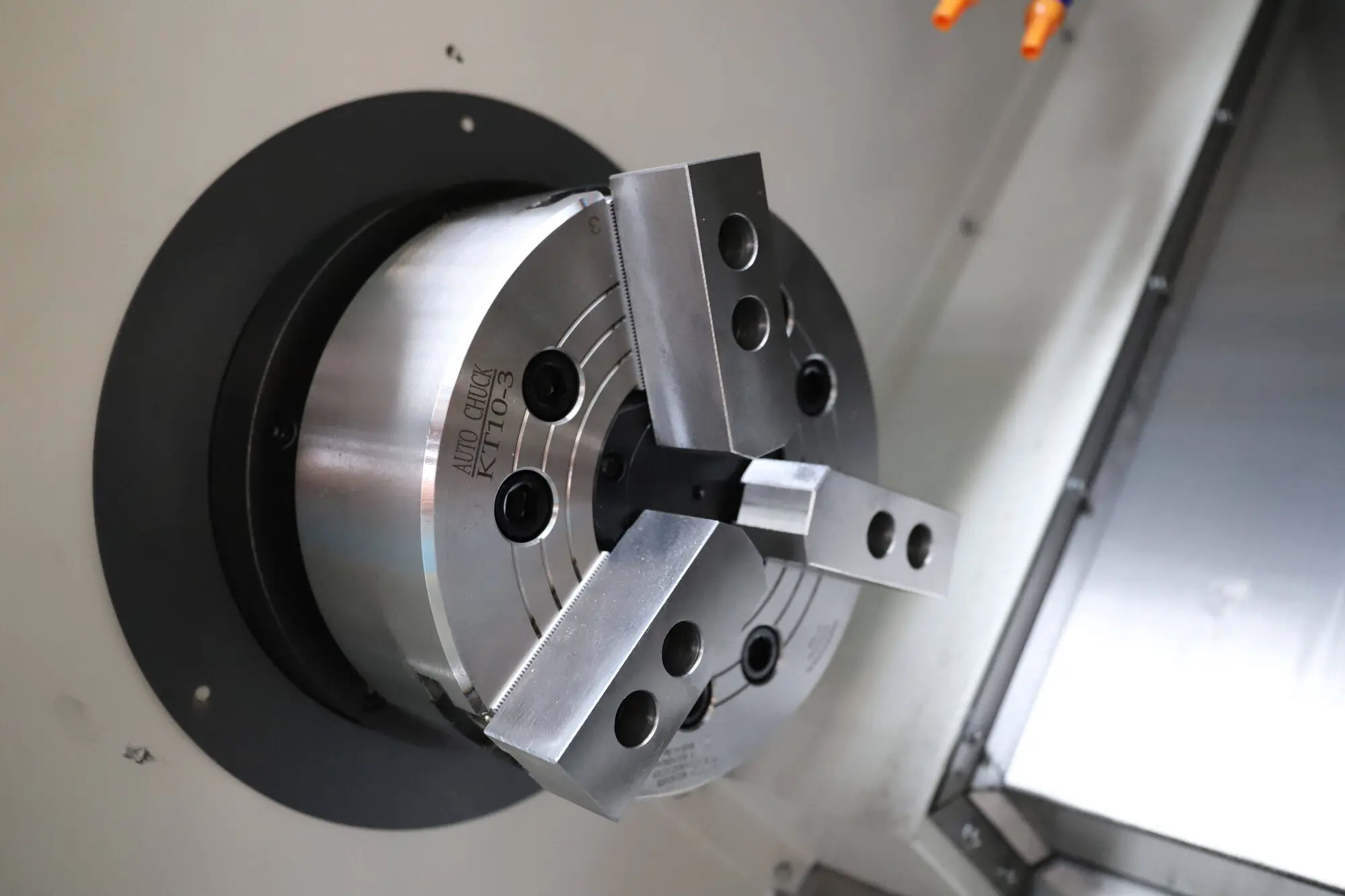 TCK46 หูความเร็วสูง CNC Slant Bed เครื่องกลึง Hine Servo ระบบ Core เครื่องยนต์เกียร์กดไฮดรอลิกสภาพใหม่ใช้ในบ้าน