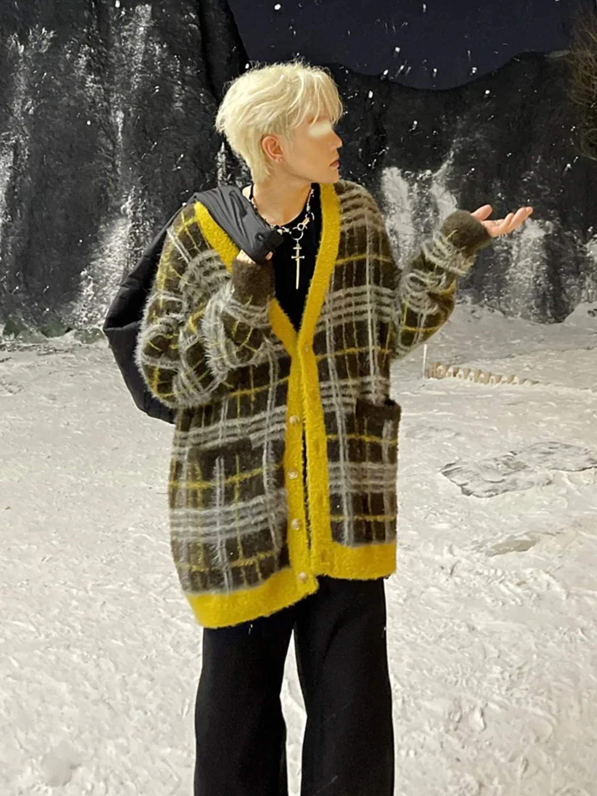 

Мужской вязаный кардиган на осень-зиму, свободный крой, V-образный вырез, шерстяной жакет, ретро-стиль, повседневный, желтый, в клетку, с искусственным мехом, верхняя одежда