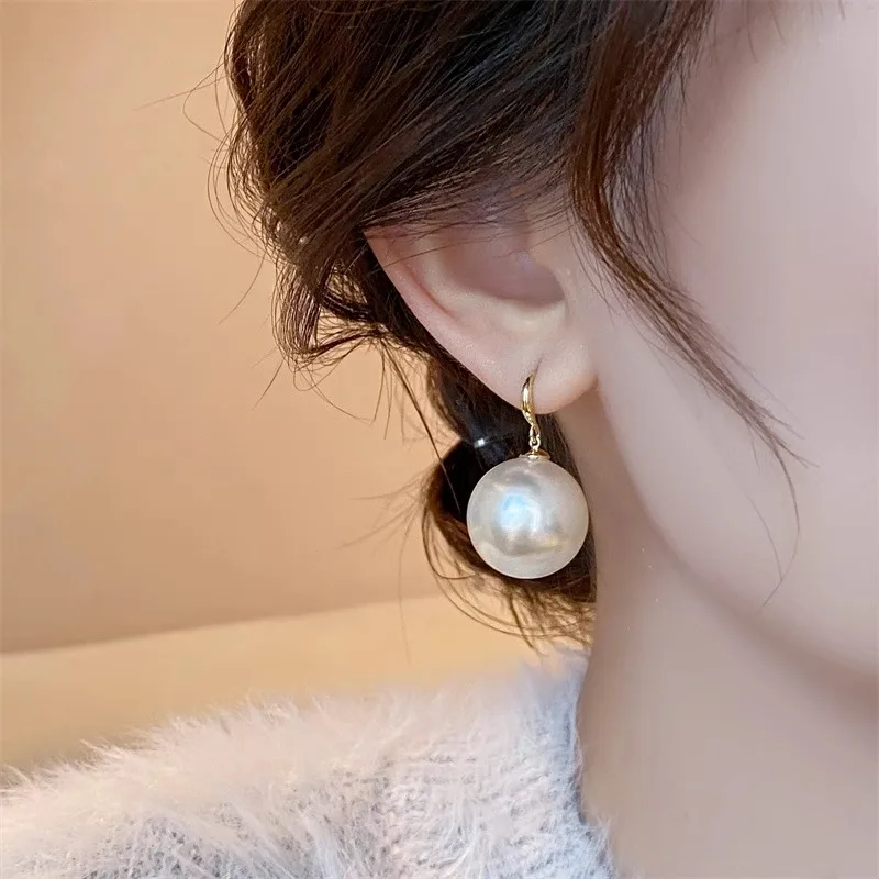 pendientes-de-perlas-grandes-loy-para-mujer-elegantes-estilo-2025-joyeria-Unica-para-la-oreja-accesorio-de-moda-de-verano-otro-material