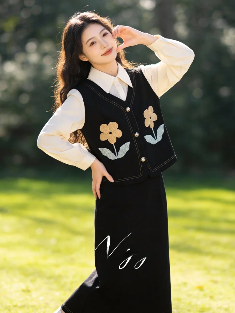 

plus Size Slimming Effectiveness Women's Fashion Set Spring 2026 New Style Top Half-length Skirt Two-piece Set Commute Medium...