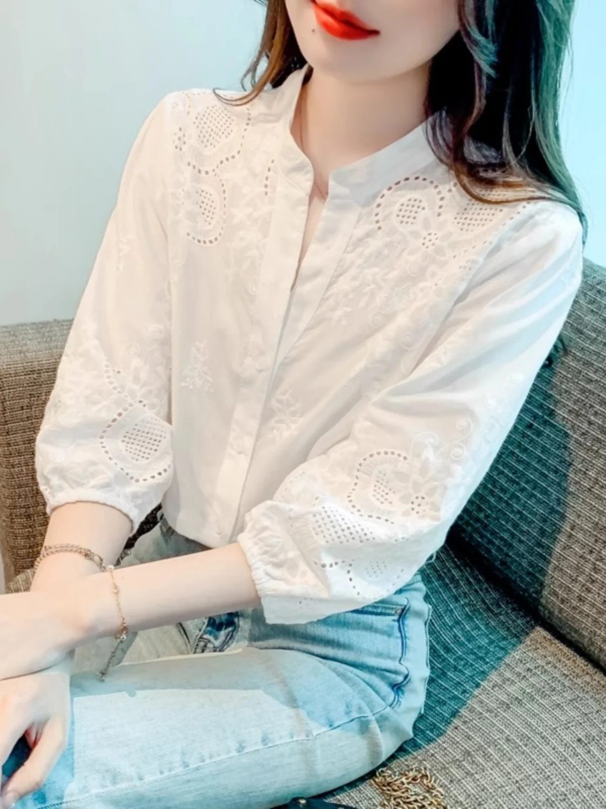 

White Cotton Embroidered Flower Hollow out Sve irt Women's Summer New Sle V-Ne Loose Fit irt Faionable Bubble Sl...