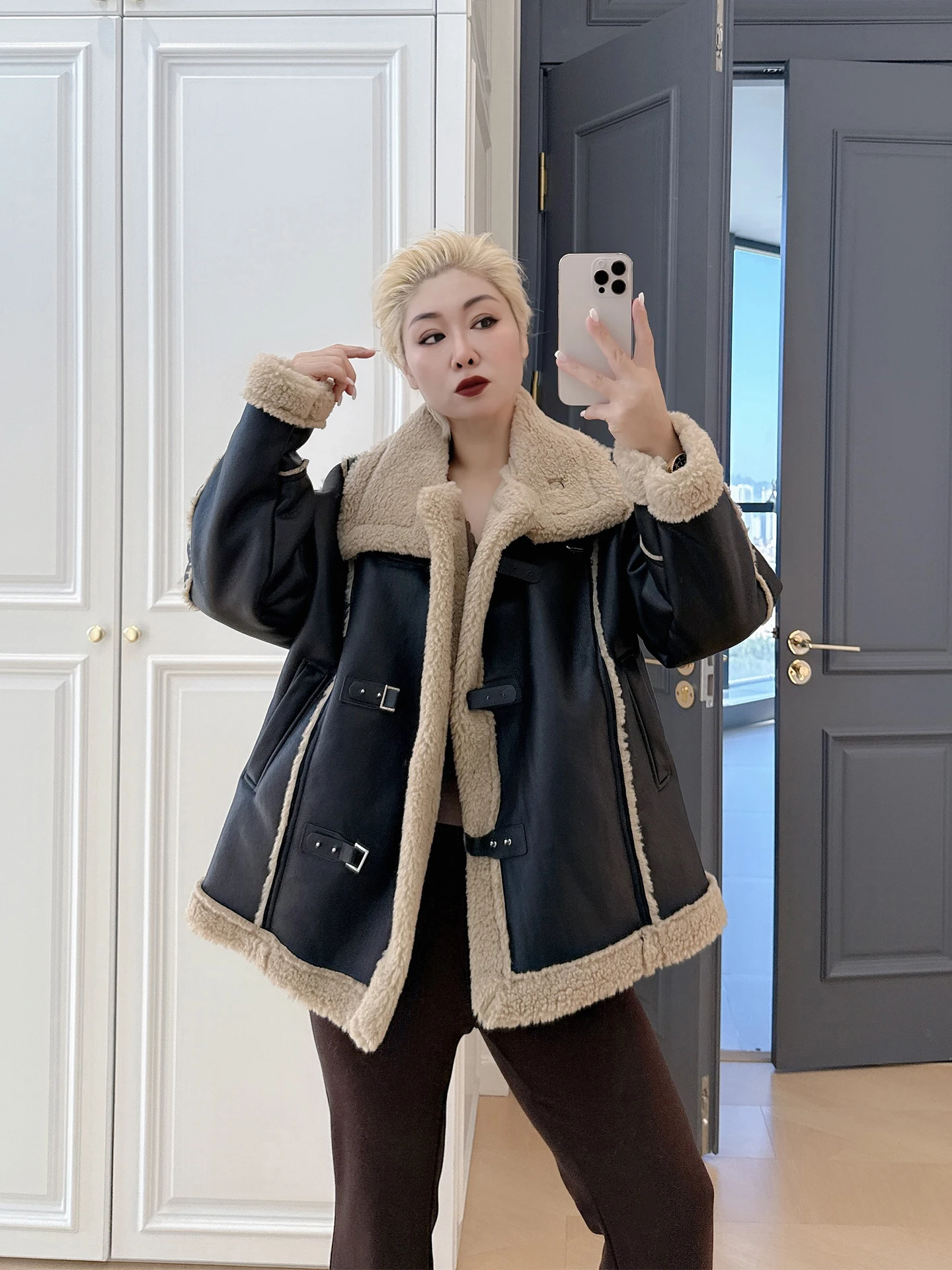 

Женская утепленная свободная куртка больших размеров из искусственной овчины в американском ретро-стиле, цельная, из кожи и меха, повседневная верхняя одежда