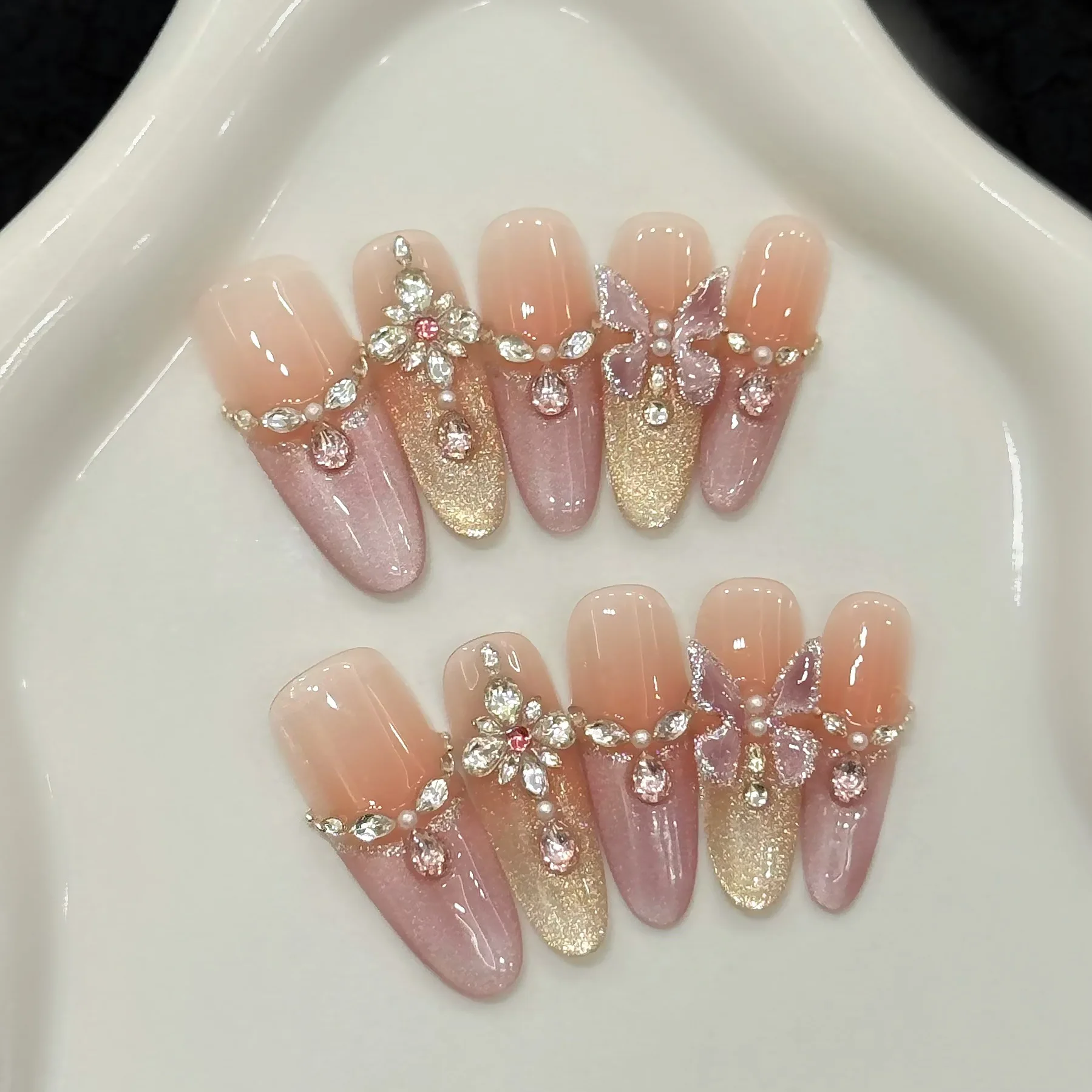 

10pcs Crystal Butterfly Fairy False Nails Handmade Blush Cat's Eye Almond False Nails With Diamond Decor French Style Fake Nail