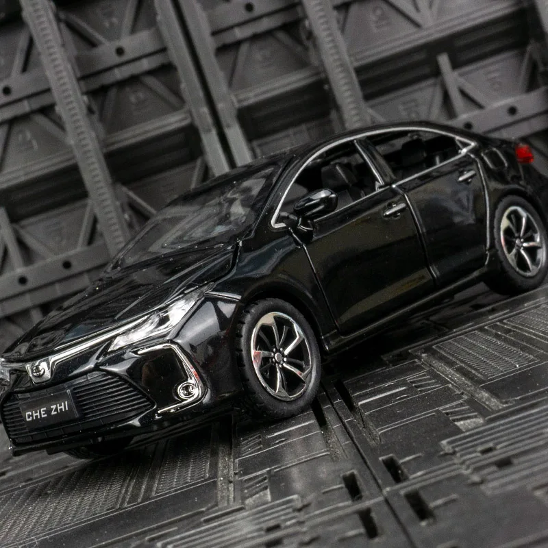 1:32 Toyota Corolla 합금 모델 장식품 컬렉션 어린이 선물 문은 음향 광학 풀백 장난감을 여길 수 있습니다.