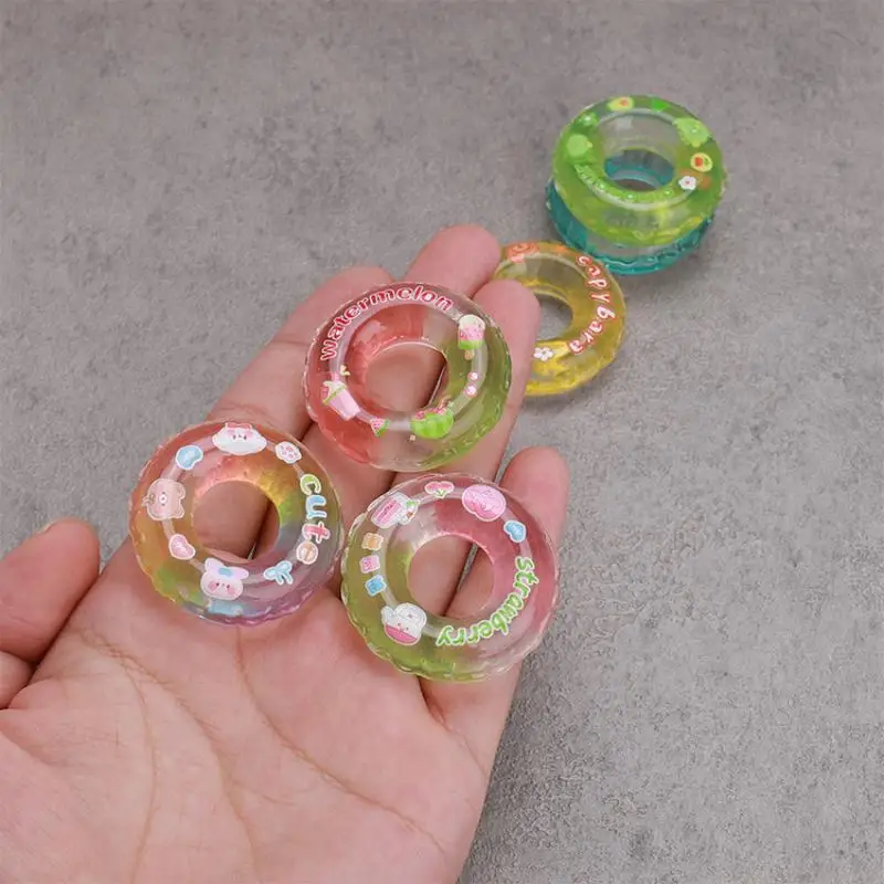 プレイシーンの装飾の4点セット、子供用樹脂製浮き輪おもちゃ、ミニドールハウスシミュレーション、人形のドレスアップアクセサリー