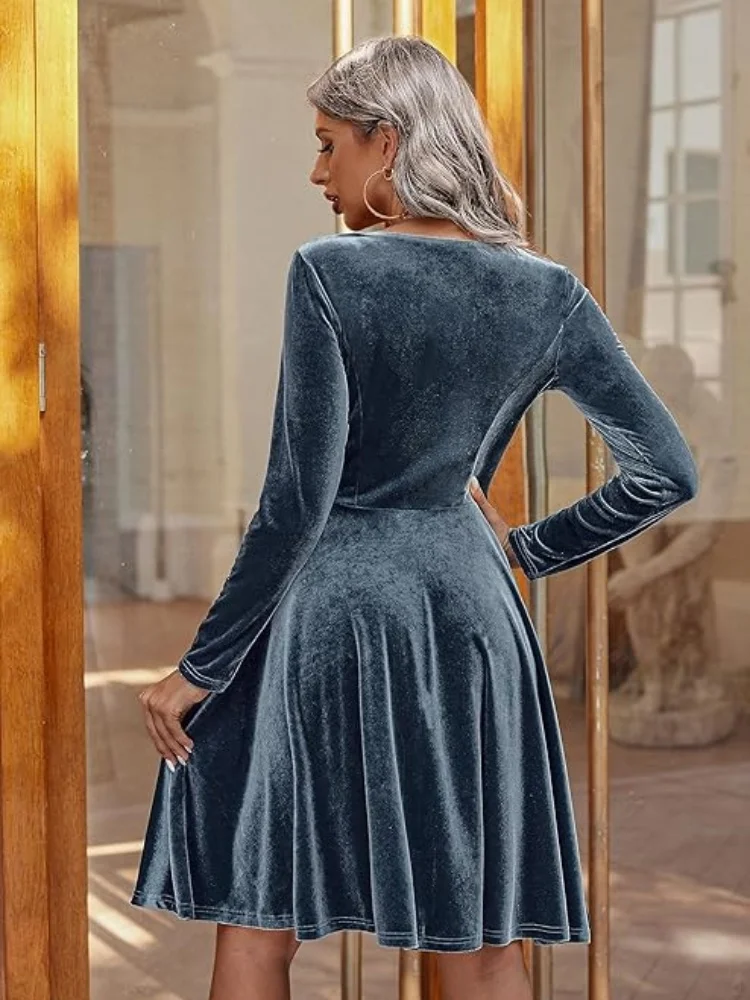 ชุดเดรสกำมะหยี่แขนยาวทรงสวิง คอกลม หลากสี สำหรับผู้หญิง ฤดูใบไม้ร่วง-ฤดูหนาว 2025 ให้ลุคเรโทรสุดหรู