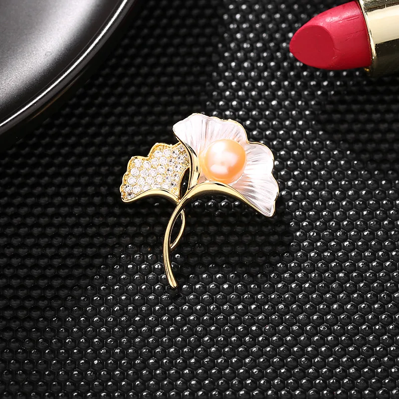 Elegant and Unique Design Women's Cardigan Anti-Exposure Fixed Pin Natural Freshwater Pearl Ginkgo Leaf Brooch